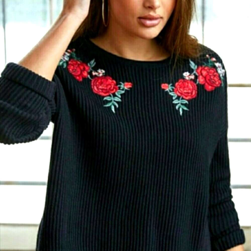 La Hearts Boho Floral Embroidered Roses Black Cropped Cotton Sweater Size Small